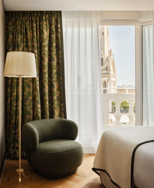 B SIGNATURE Hotels & Resorts