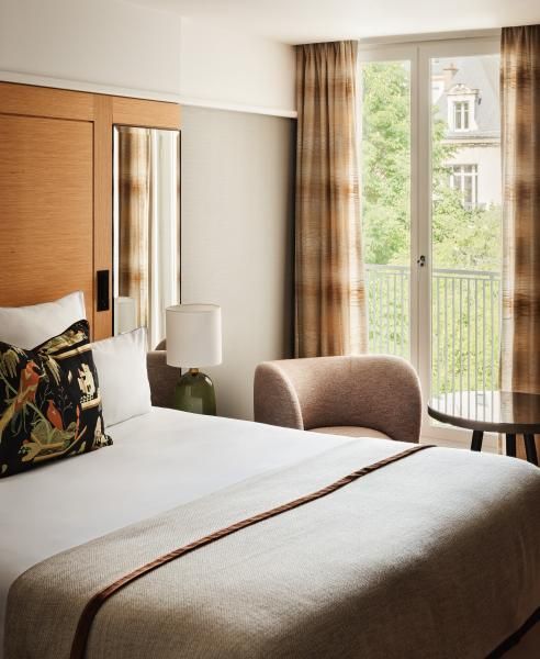 B SIGNATURE Hotels & Resorts