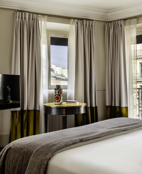 B SIGNATURE Hotels & Resorts