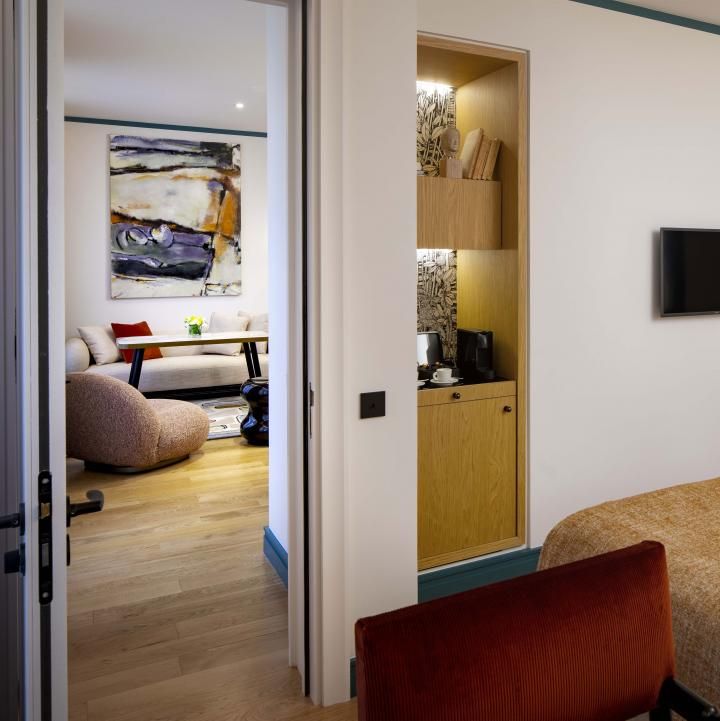 B SIGNATURE Hotels & Resorts