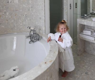 B SIGNATURE Hotels & Resorts