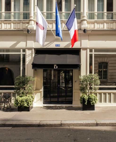 B SIGNATURE Hotels & Resorts