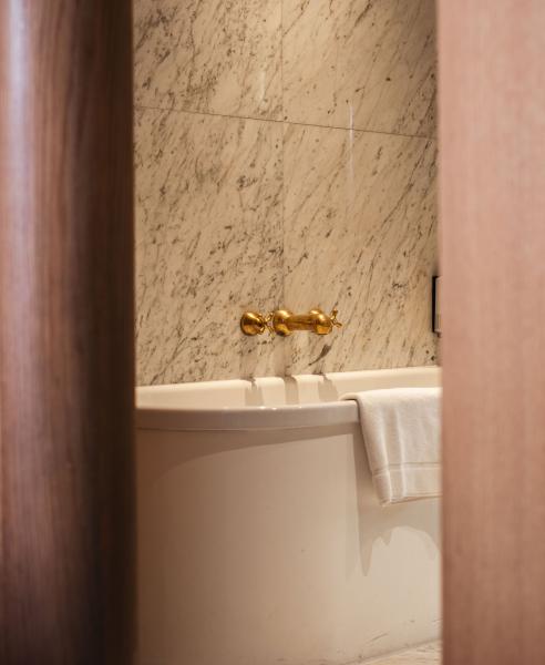 B SIGNATURE Hotels & Resorts
