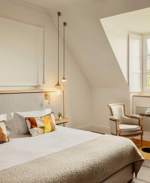 B SIGNATURE Hotels & Resorts