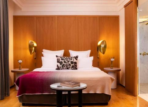 B SIGNATURE Hotels & Resorts