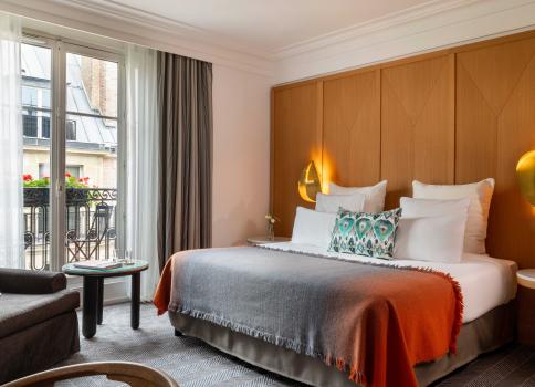 B SIGNATURE Hotels & Resorts